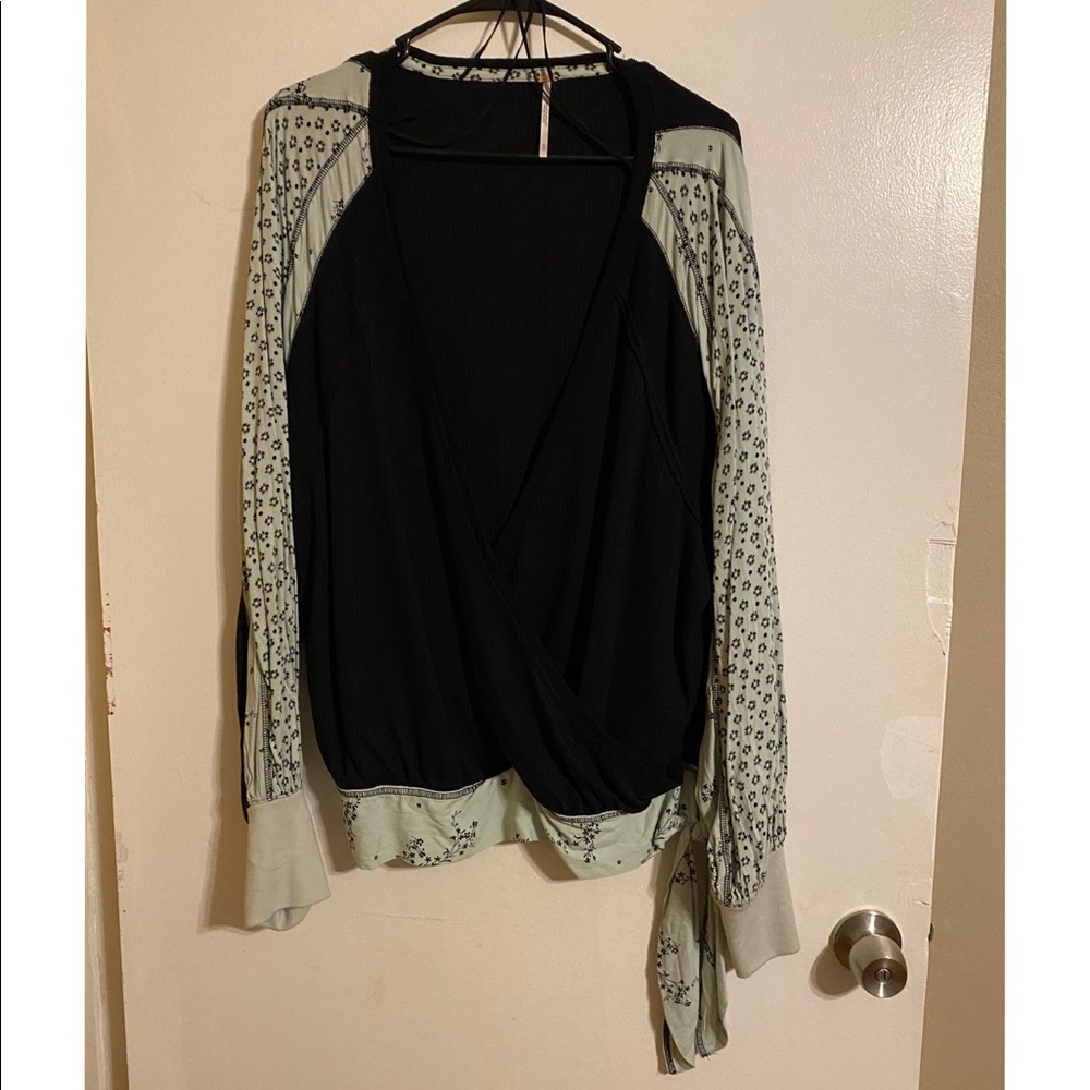 Black and light blue wrap thermal